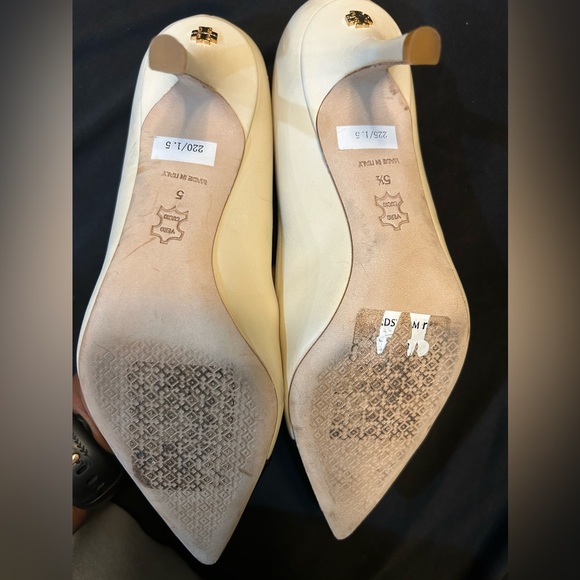 Tory Burch Cap-Toe Pumps Cream and Black Patent pointy Like new - Picture 5 of 8